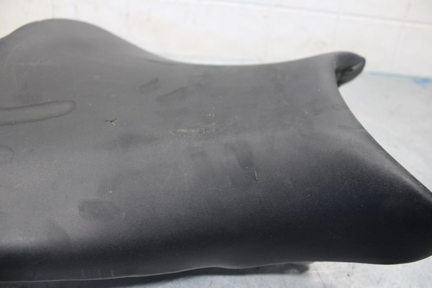 06-07 SUZUKI GSXR750 FRONT DRIVERS SEAT PAD SADDLE PILLION BB424