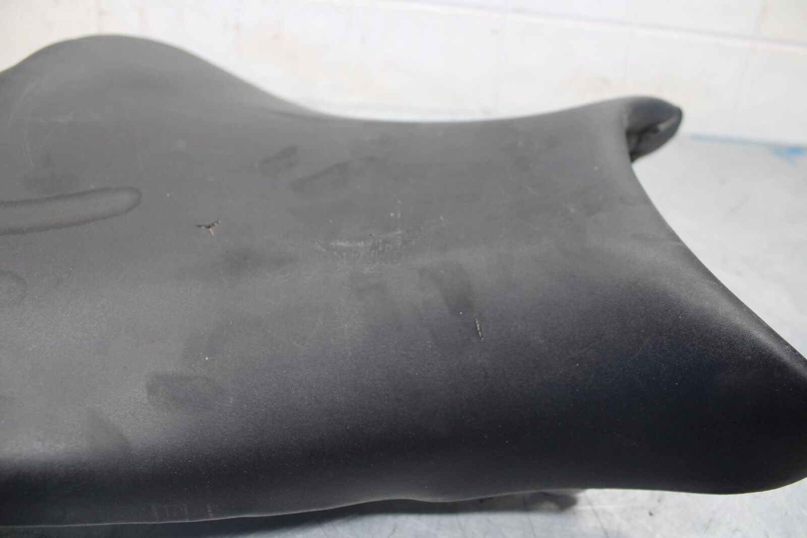 06-07 SUZUKI GSXR750 FRONT DRIVERS SEAT PAD SADDLE PILLION BB424
