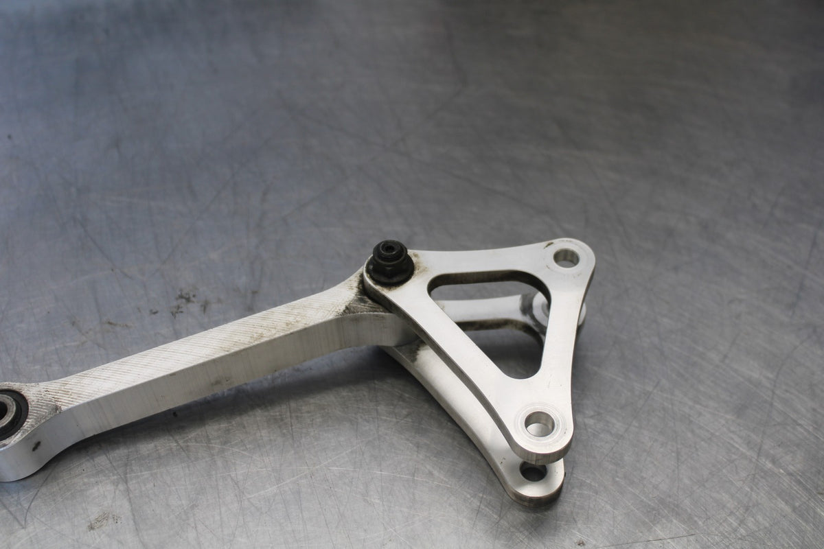 05 YAMAHA YZF R6 REAR DOGBONE SHOCK LINKAGE LINK BB894