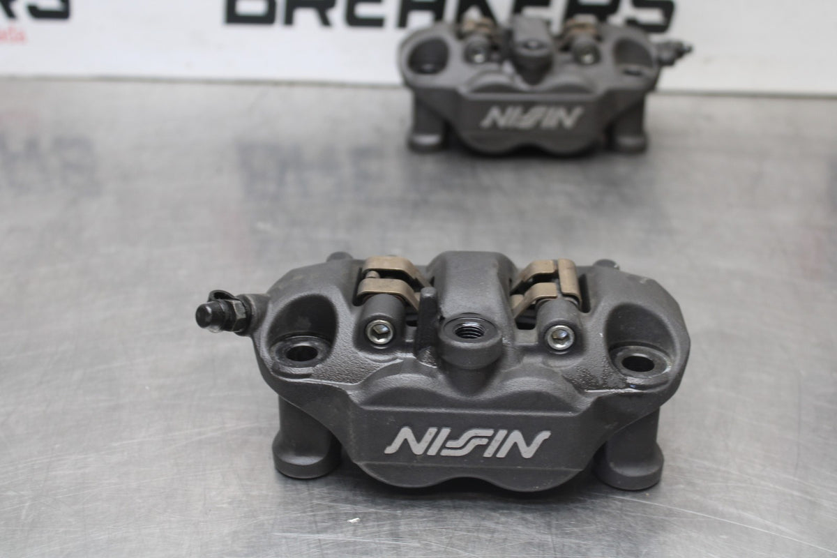 13-18 KAWASAKI NINJA ZX6R RIGHT LEFT FRONT BRAKE CALIPER SET PAIR CALIPERS BB915