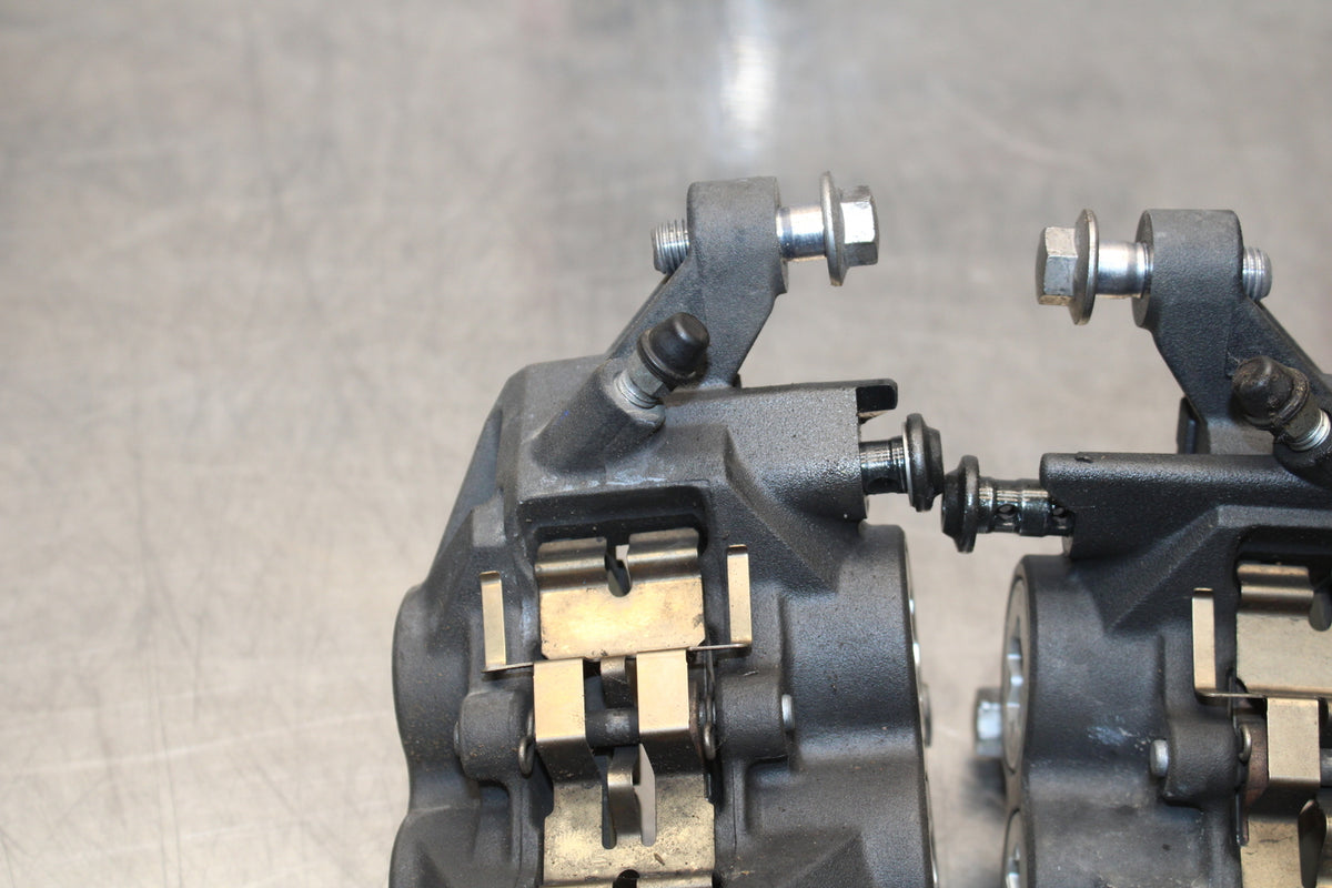 14-17 YAMAHA FZ07 RIGHT LEFT FRONT BRAKE CALIPER SET PAIR CALIPERS BB162