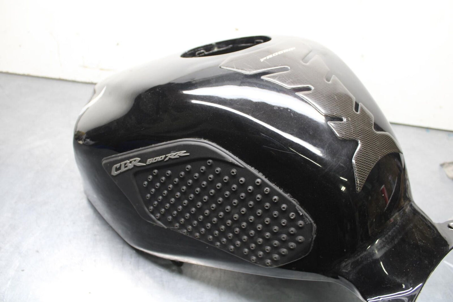 03-04 HONDA CBR600RR GAS TANK FUEL CELL COVER FAIRING COWL BB628