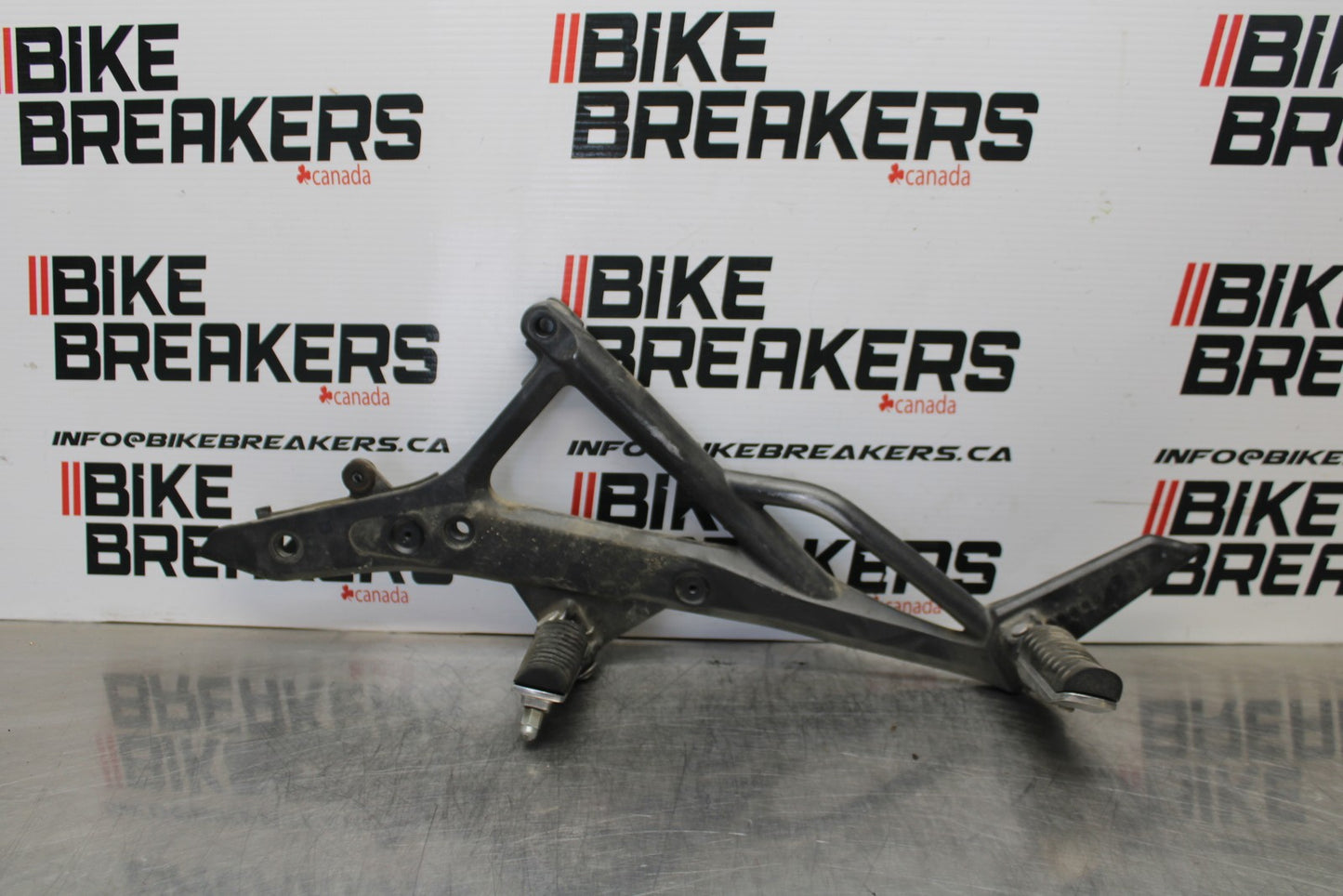 09-10 KAWASAKI ER-6N LEFT REARSET REAR SET DRIVER FOOT PEG REST STOP BB205