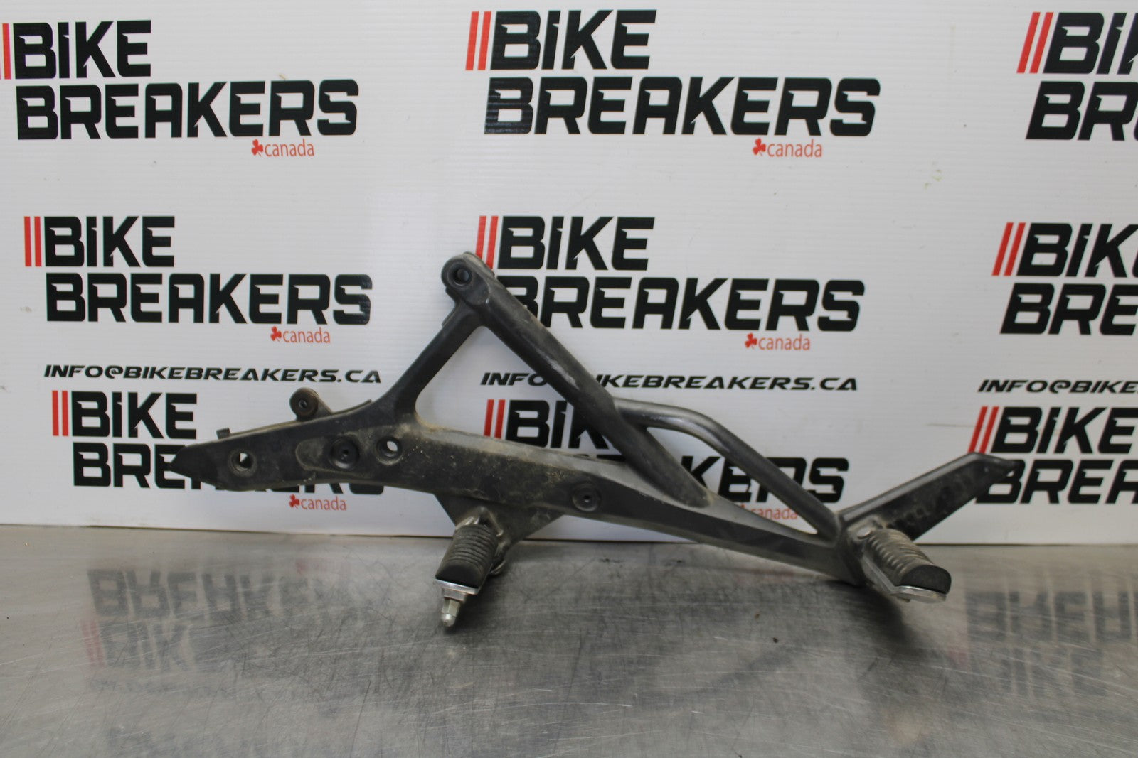 09-10 KAWASAKI ER-6N LEFT REARSET REAR SET DRIVER FOOT PEG REST STOP BB205