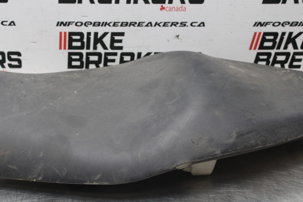 06 KAWASAKI Z750 FRONT REAR SEAT SADDLE BB837