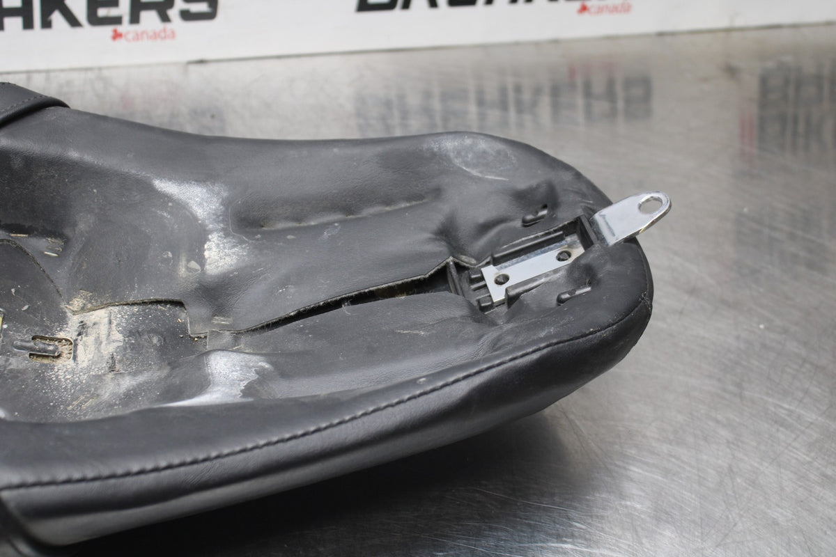 07 HARLEY-DAVIDSON SPORTSTER 1200 CUSTOM XL1200C SADDLE SEAT  BB833