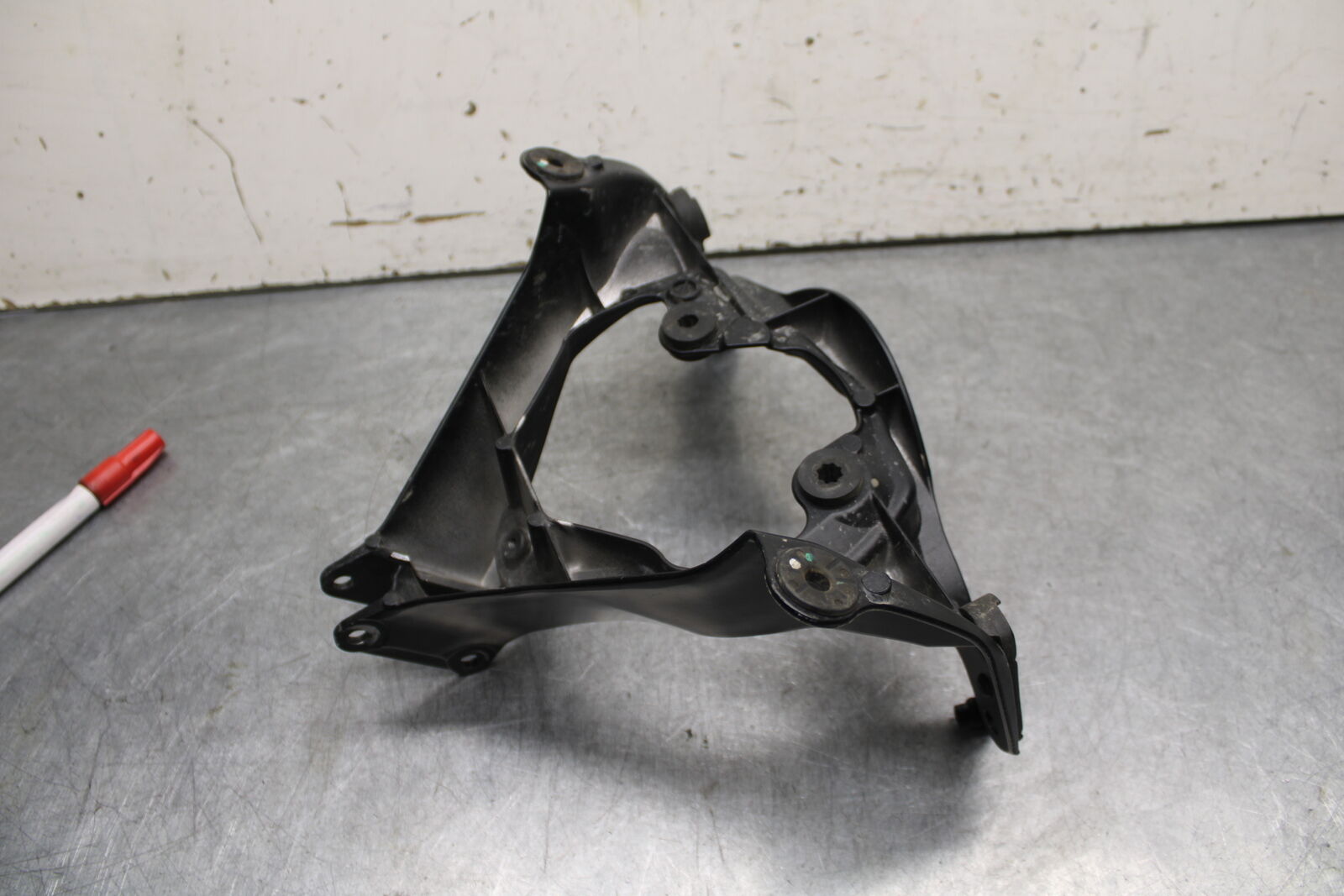 06-07 SUZUKI GSXR750 UPPER FAIRING MIRROR GAUGES STAY BRACKET 94511-01H00 BB670