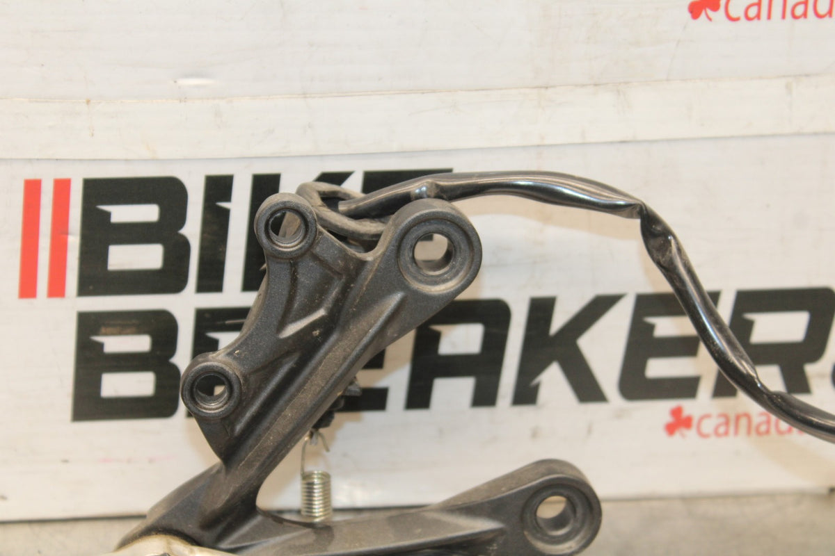 24-25 KAWASAKI NINJA ZX6R RIGHT REARSET REAR SET DRIVER FOOT PEG REST STOP BB939