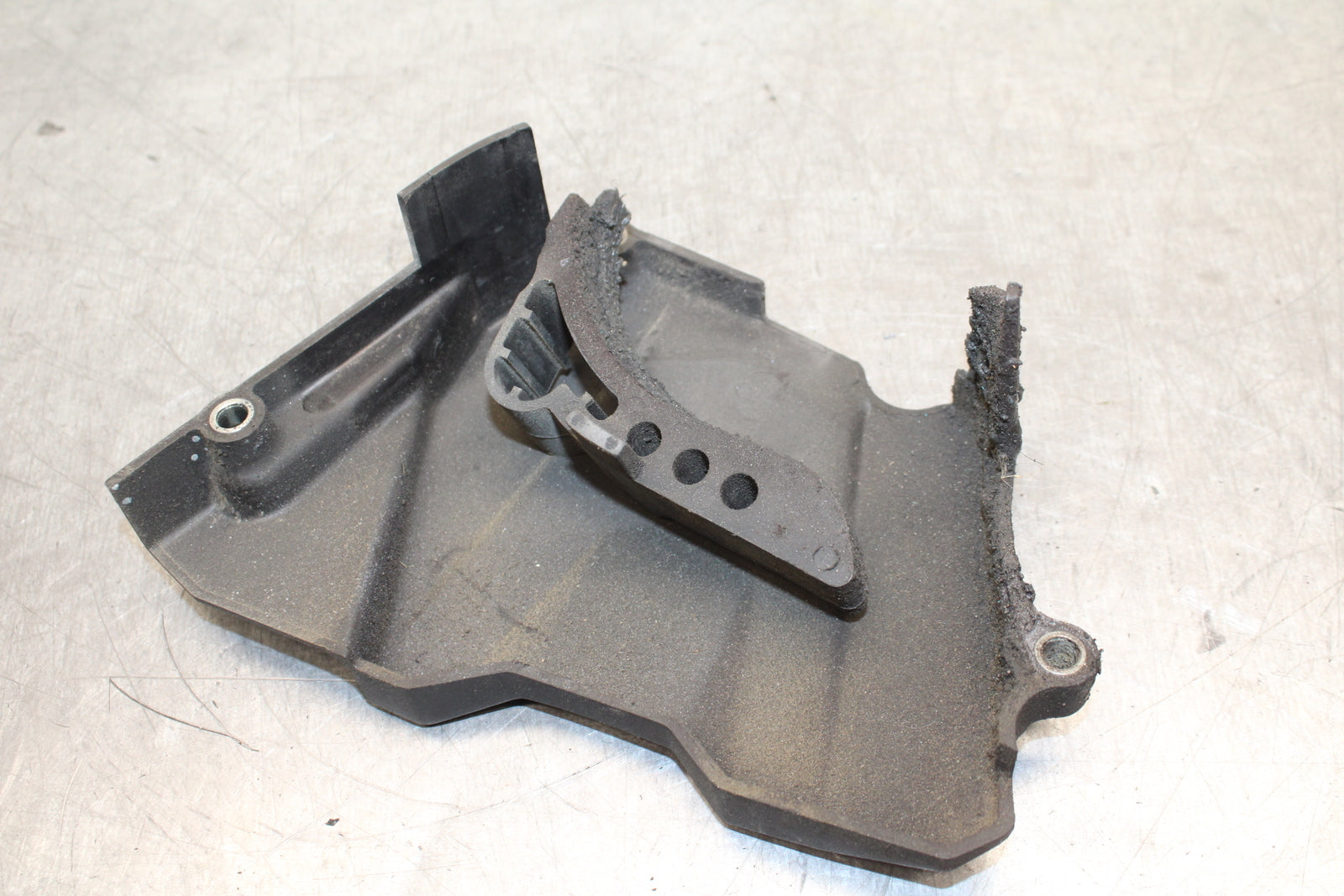 03-05 YAMAHA YZF R6  ENGINE SPROCKET COVER BB751