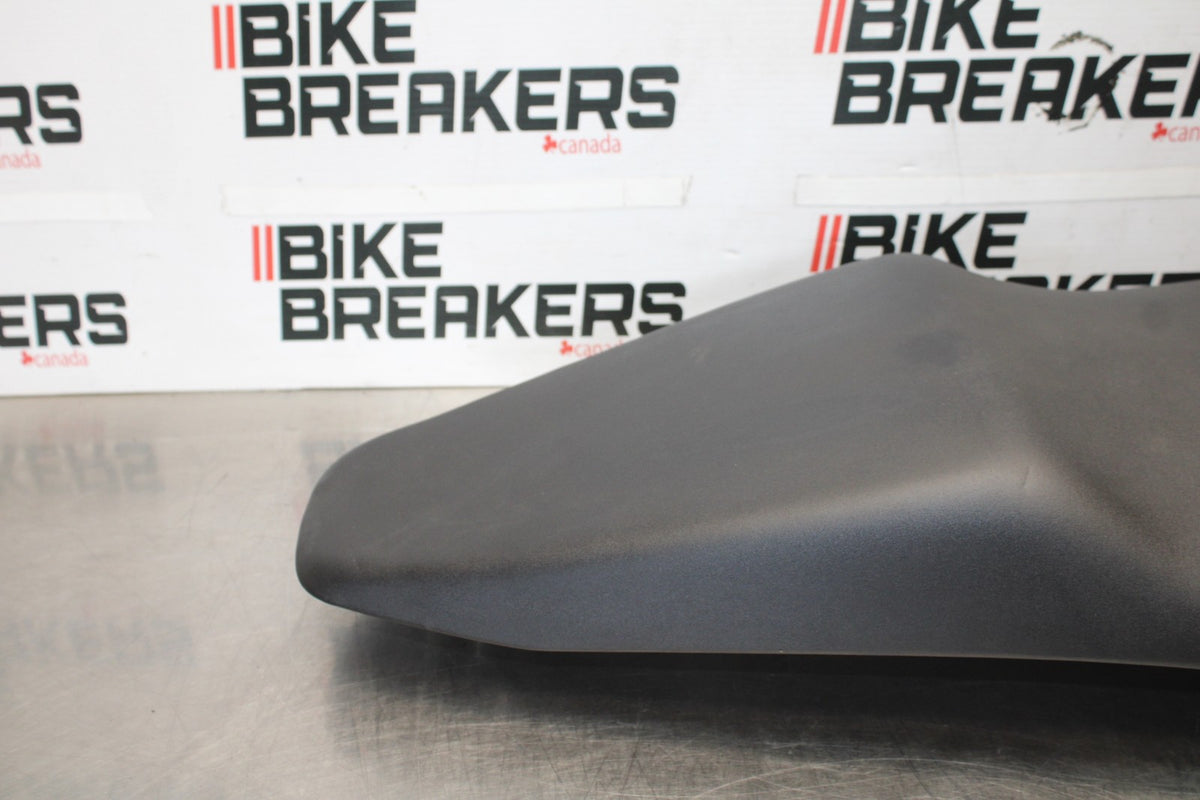 06-07 HONDA INTERCEPTOR 800 VFR800 FRONT REAR SEAT SADDLE BB917