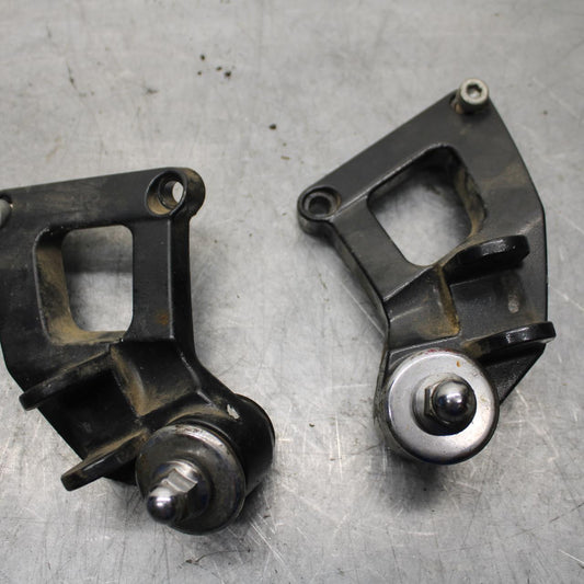 00-01 KAWASAKI ZZR600 REAR BACK PASSENGER PEG BRACKET SET PAIR BB31