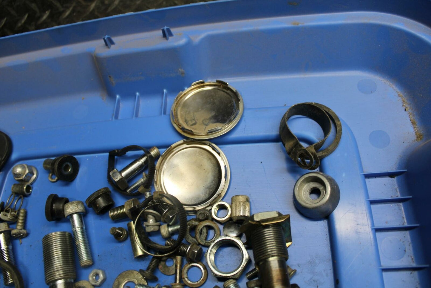 84-85 YAMAHA VIRAGO 1000 LEFTOVER CAP COWL BOLTS SCREWS BB173