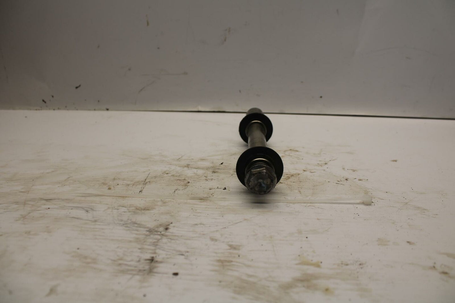 08-16 YAMAHA YZF R6 FRONT WHEEL RIM AXLE PIVOT BOLT 2C0-25181-00-00  BB273