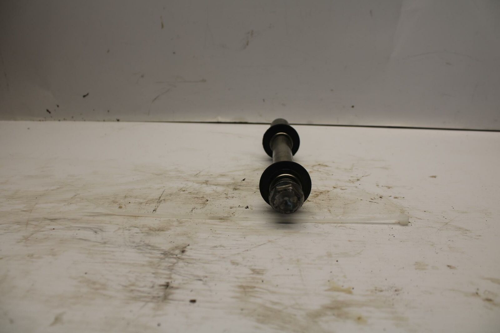 08-16 YAMAHA YZF R6 FRONT WHEEL RIM AXLE PIVOT BOLT 2C0-25181-00-00  BB273