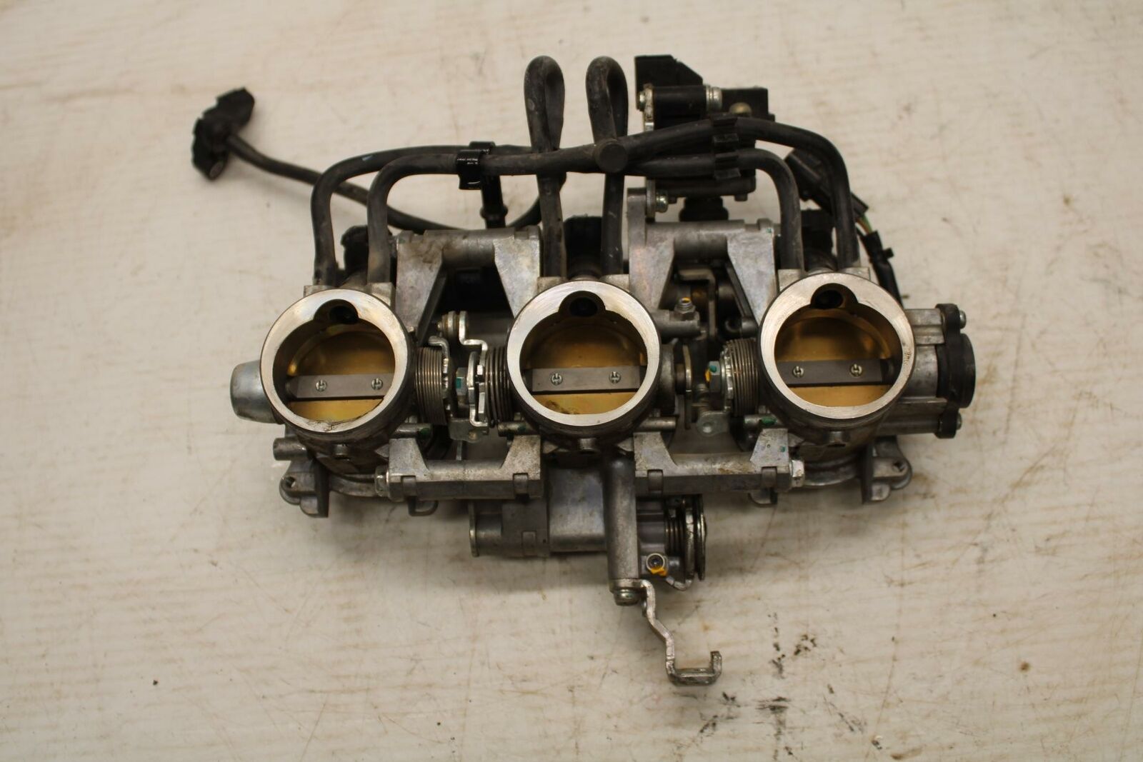 07-16 TRIUMPH STREET TRIPLE MAIN FUEL INJECTORS / THROTTLE BODIES BB35 ...