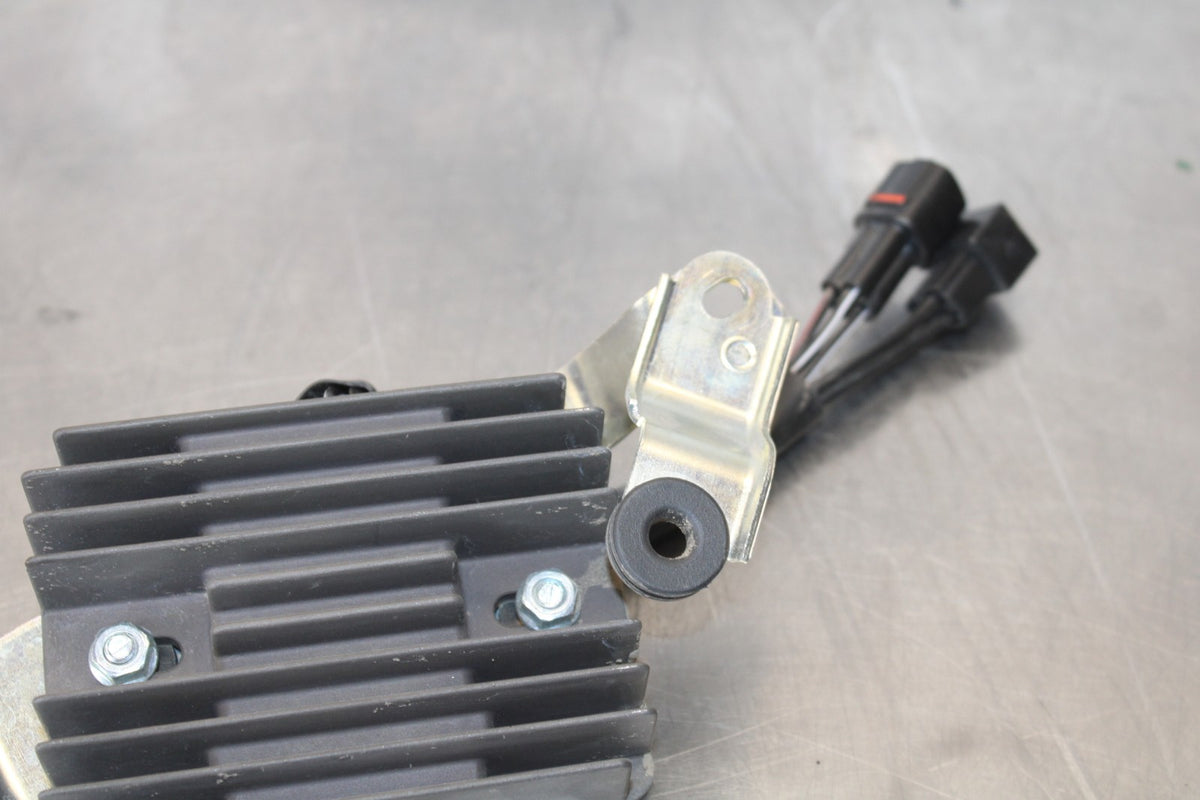 15-26 SUZUKI GSXR600 RECTIFIER VOLTAGE REGULATOR BB888