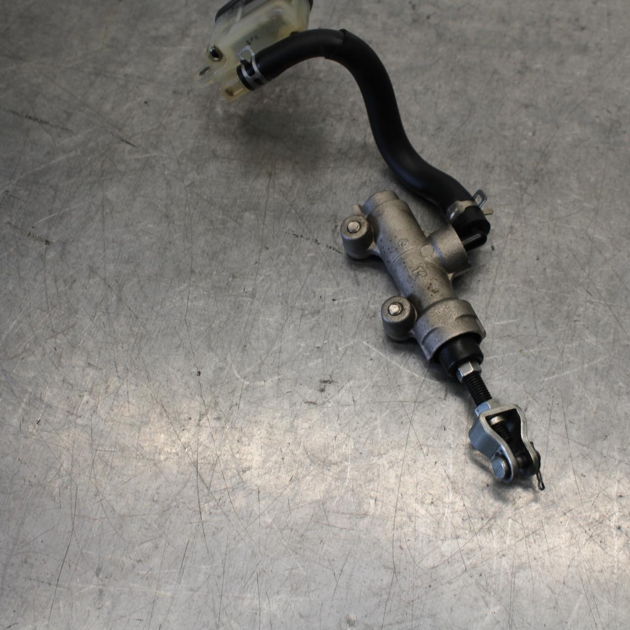 08-10 SUZUKI GSXR 600  REAR BACK BRAKE MASTER CYLINDER W RESERVOIR BB101