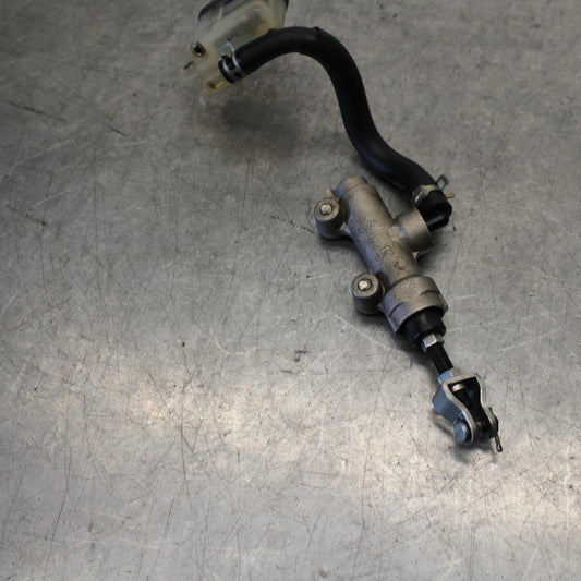 08-10 SUZUKI GSXR 600  REAR BACK BRAKE MASTER CYLINDER W RESERVOIR BB101