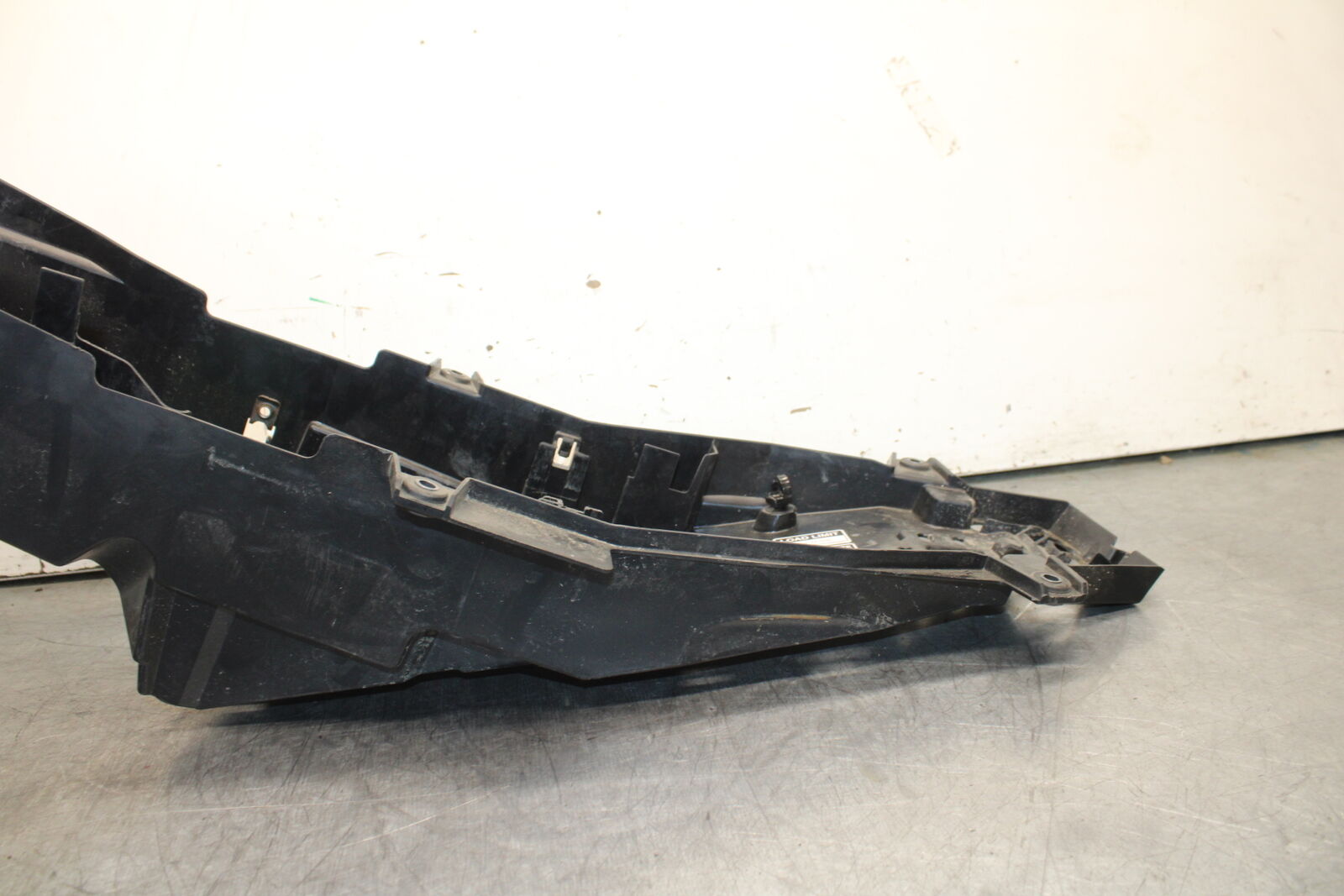 22-24 YAMAHA XSR900 REAR BACK TAIL UNDERTAIL BATTERY TRAY PLASTIC BB710