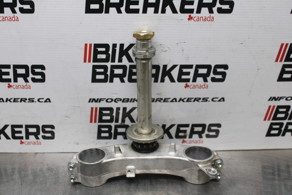 06-07 SUZUKI GSXR 600 FRONT FORKS CLAMP LOWER TRIPLE TREE STEM BB822