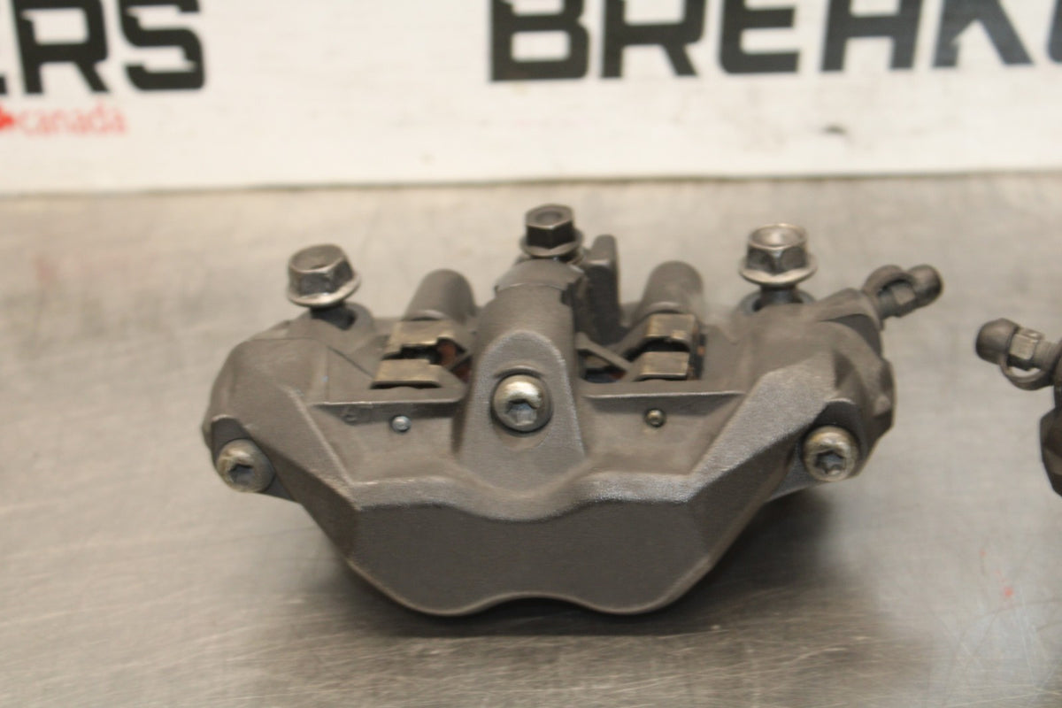 05-06 HONDA CBR600RR RIGHT LEFT FRONT BRAKE CALIPER SET PAIR CALIPERS BB945