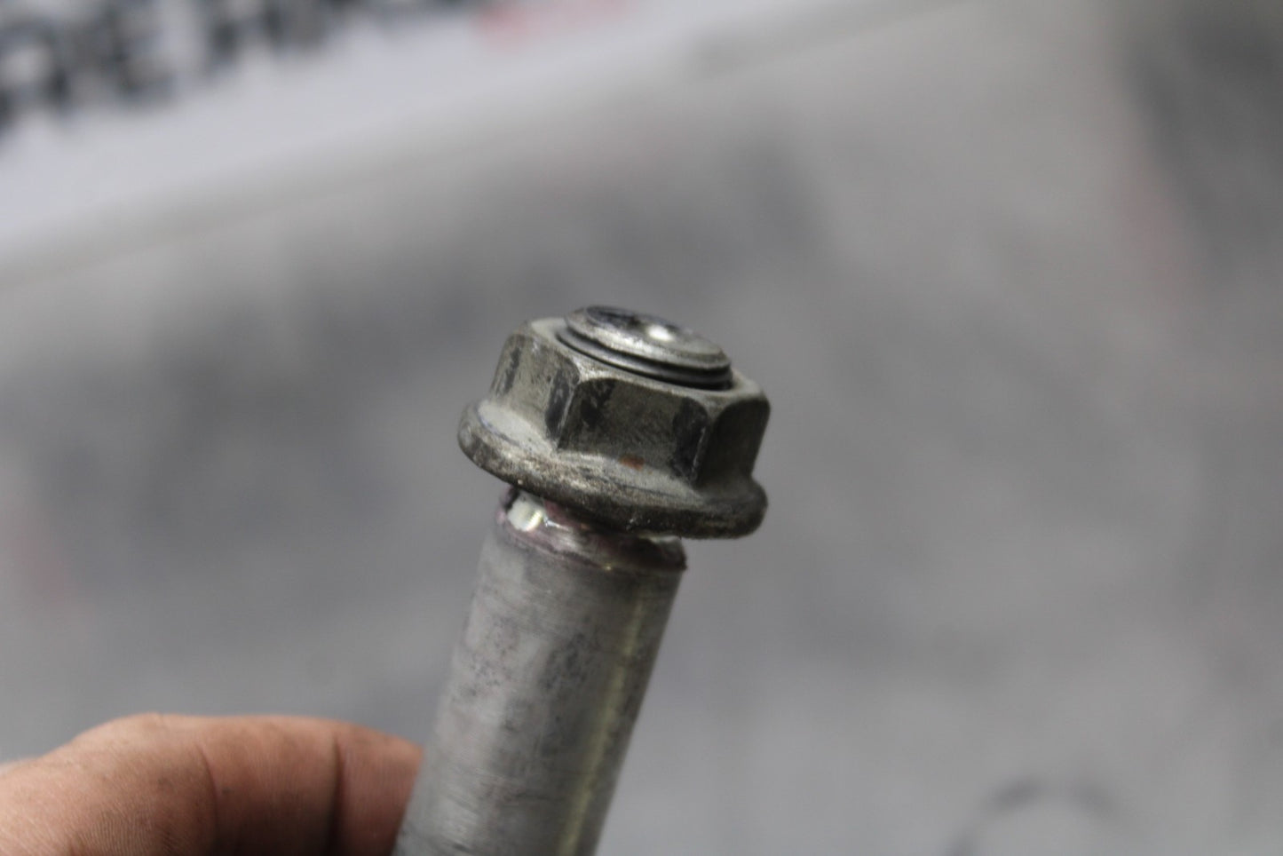 08 KAWASAKI VULCAN 900 FRONT WHEEL RIM AXLE PIVOT BOLT BB184