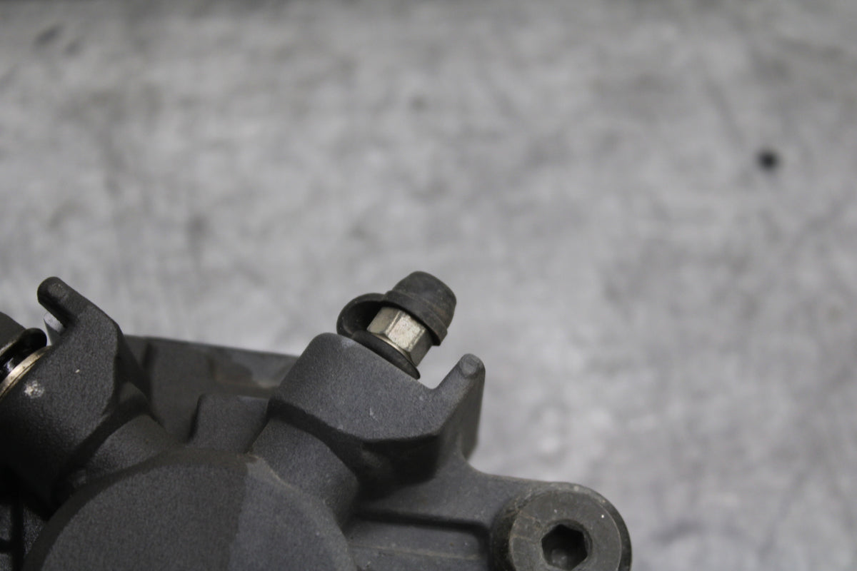 05-06 HONDA CBR600RR REAR BACK BRAKE CALIPER W MOUNT BRACKET BB727