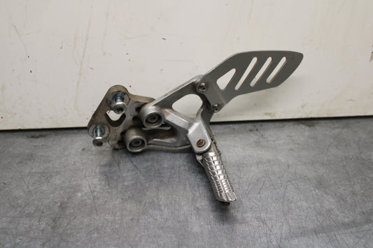 08-10 SUZUKI GSXR 600 LEFT REARSET REAR SET DRIVER FOOT PEG REST STOP BB753