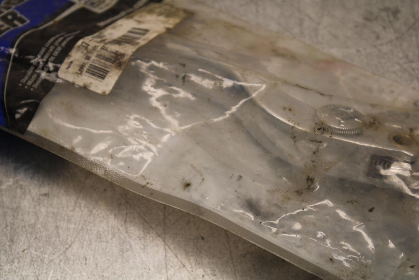 2005 Kawasaki Vulcan 1500 VN1500N RIGHT THROTTLE GRIP AND ASSORTED PARTS BB573