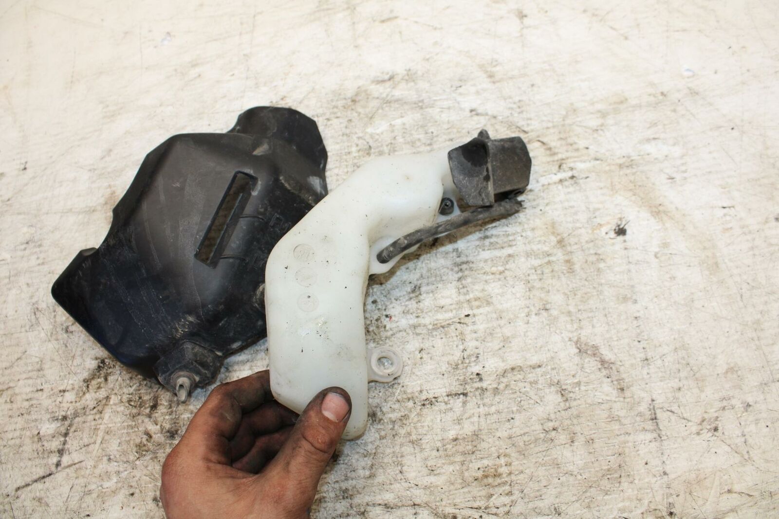 17-19 YAMAHA FZ09 COOLANT WATER TANK RESERVOIR BOTTLE BB310