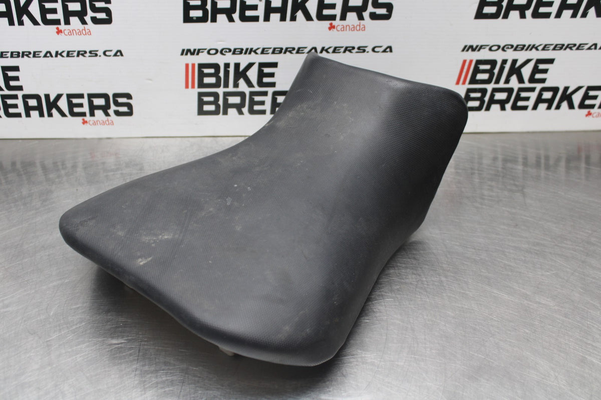 08 SUZUKI SV650 FRONT DRIVERS SEAT PAD SADDLE PILLION BB846