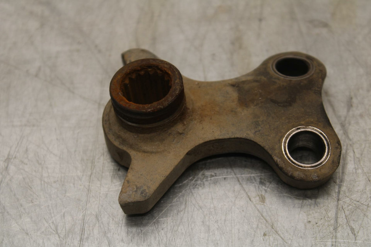 06-20 YAMAHA RAPTOR 700 YFM700R STEERING COLUMN TIE ROD MOUNT BRACKET BB414