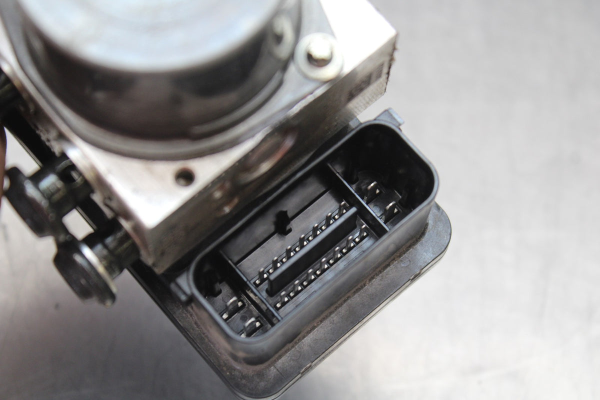 17 YAMAHA YZF R6 ABS PUMP UNIT MODULE BB922
