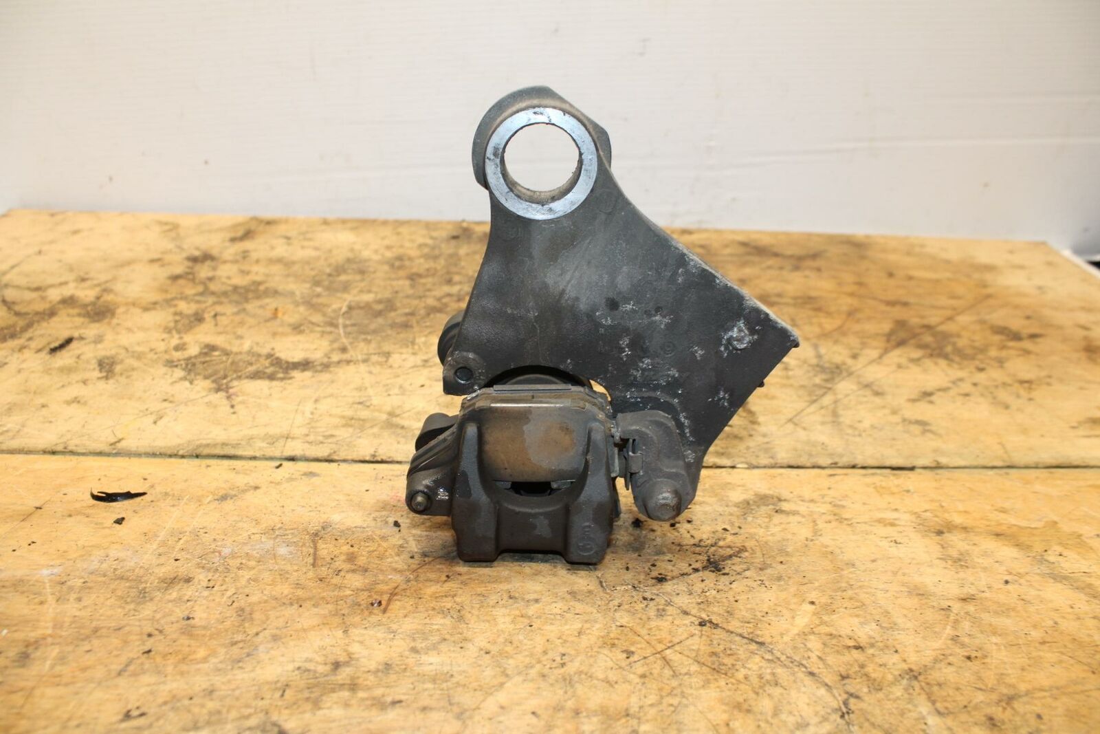 06-15 YAMAHA FZ1 REAR BACK BRAKE CALIPER 5LV-2580W-00-00 BB326