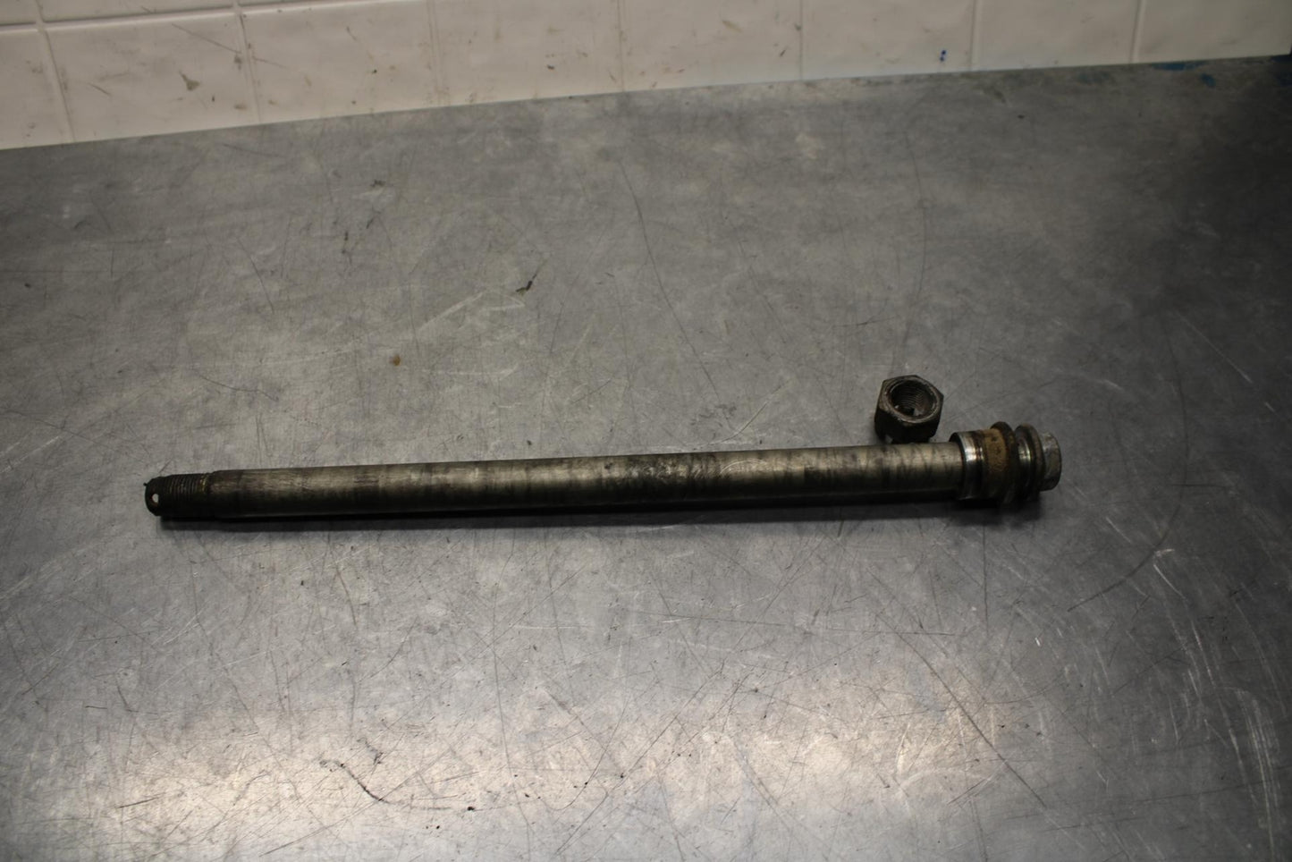 2006 Kawasaki Vulcan 900 VN900B Classic REAR AXLE BACK WHEEL PIVOT BOLT  BB585