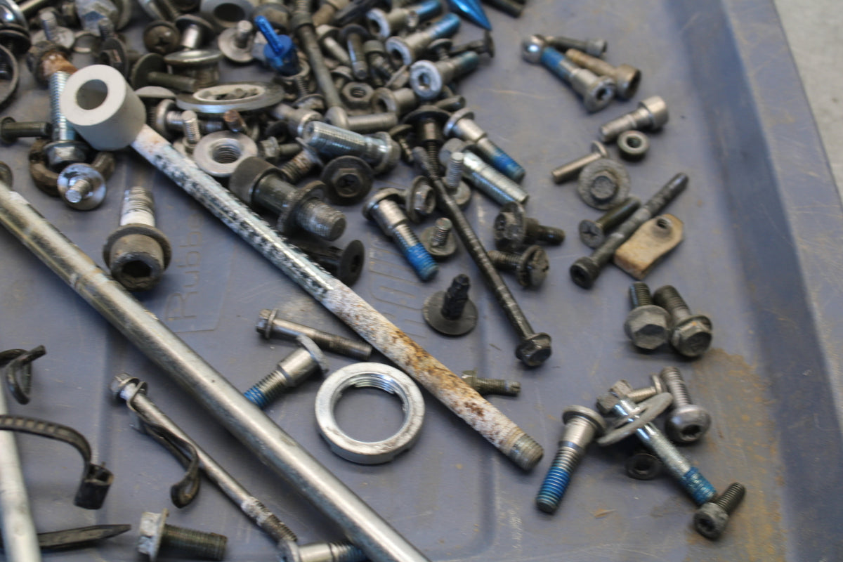 03-07 SUZUKI SV1000S ENGINE MOUNTING BOLTS HARDWARE SCREWS BB657