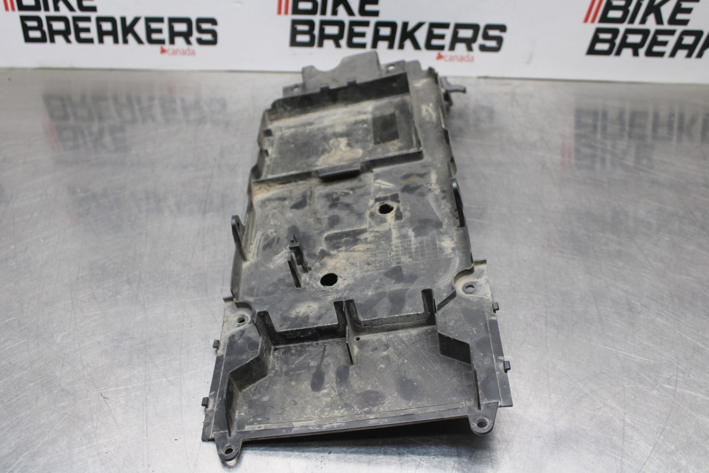 08 KAWASAKI NINJA ZX10R REAR BACK TAIL UNDERTAIL BATTERY TRAY PLASTIC BB201