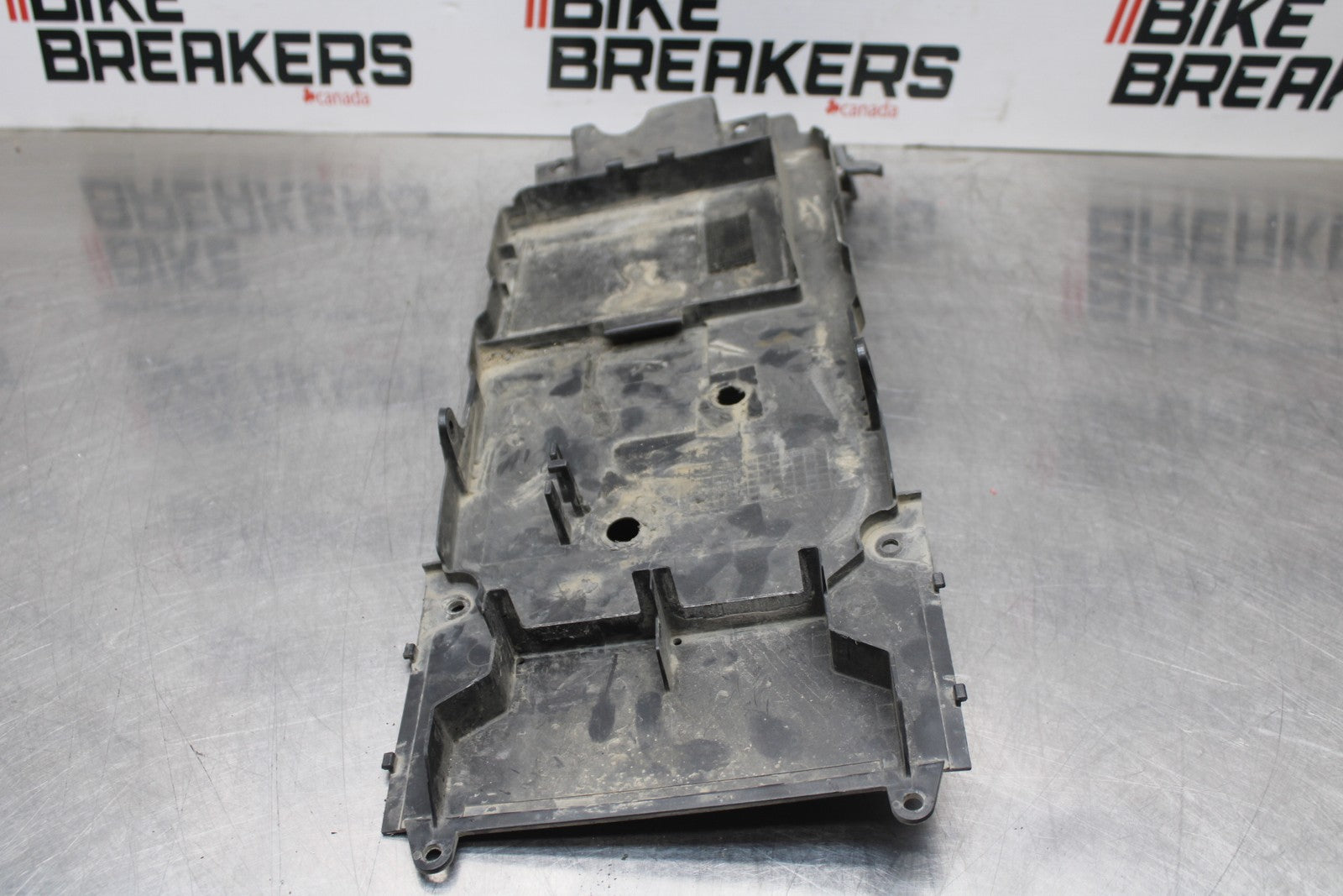 08 KAWASAKI NINJA ZX10R REAR BACK TAIL UNDERTAIL BATTERY TRAY PLASTIC BB201