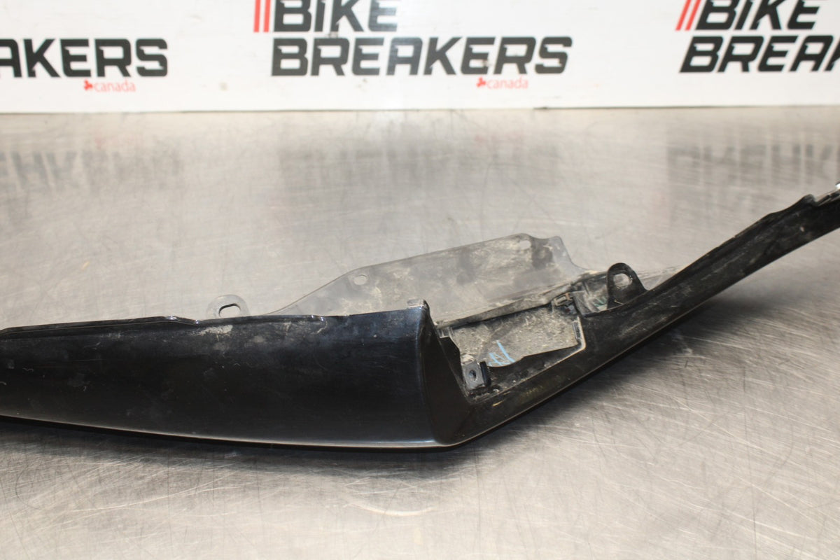 23 YAMAHA YZF R3 RIGHT REAR BACK TAIL FAIRING COWL SHROUD BB806