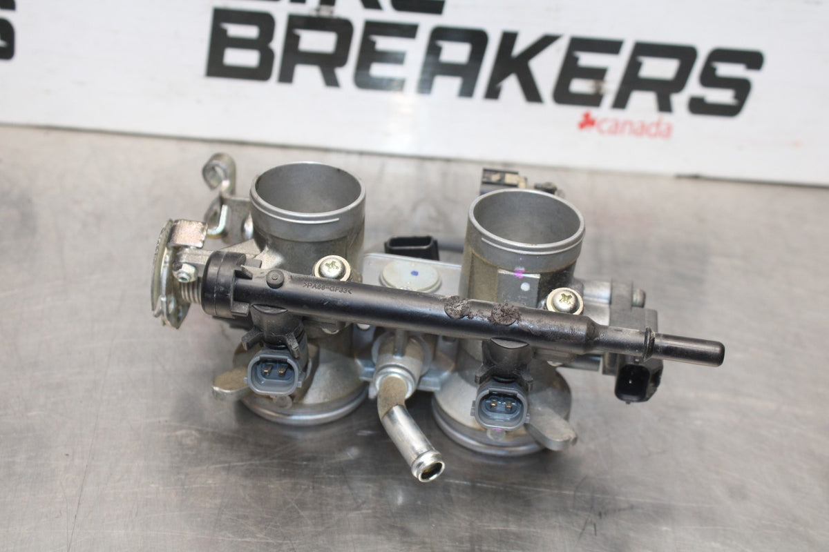 18-23 KAWASAKI NINJA 400 EX400 ABS MAIN FUEL INJECTORS / THROTTLE BODIES BB795