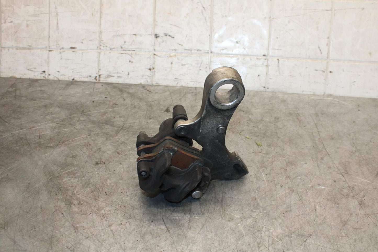 07-12 HONDA CBR600RR REAR BACK BRAKE CALIPER W MOUNT BRACKET 43150-MFJ-D01 BB542