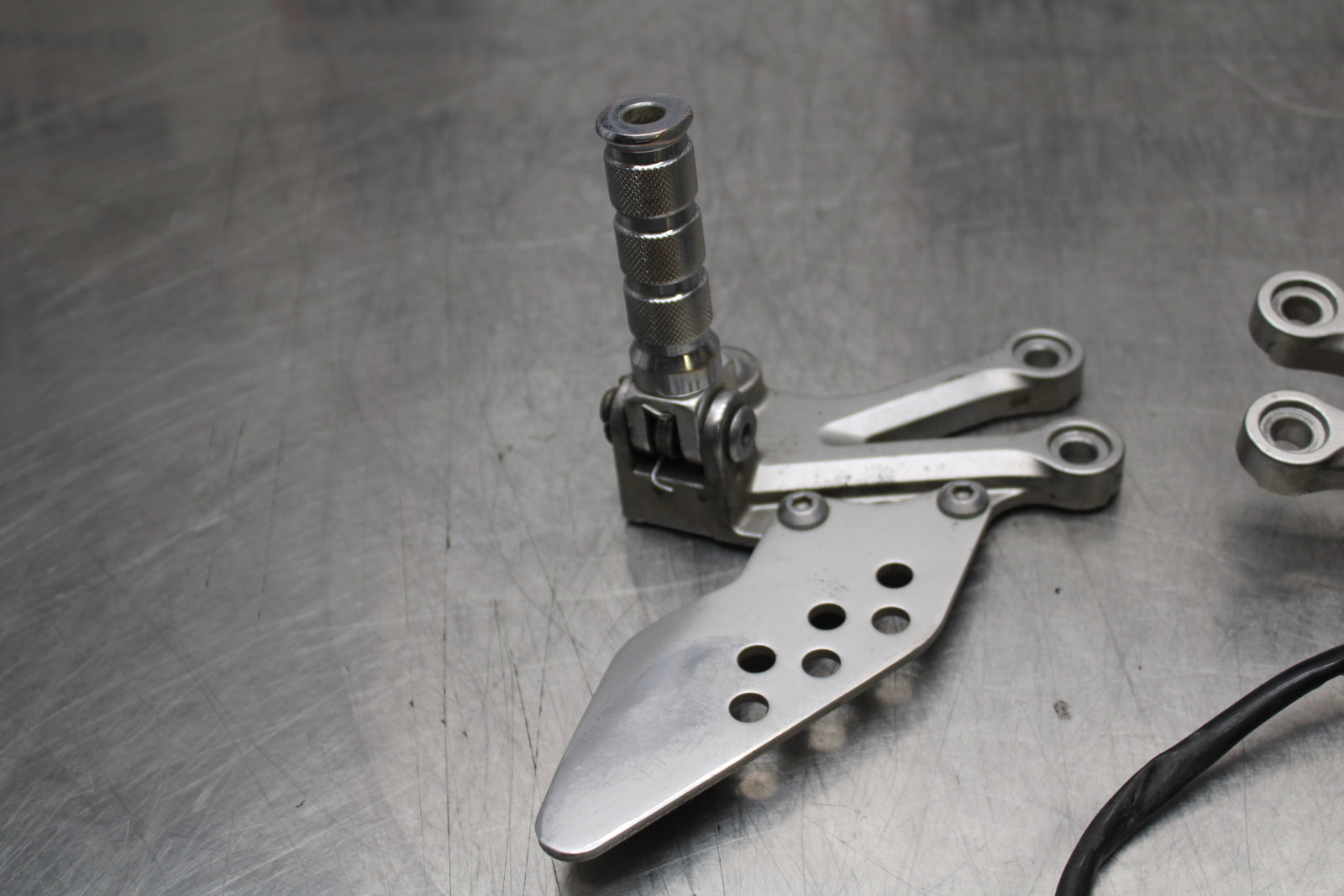 04-05 KAWASAKI NINJA ZX10R RIGHT LEFT REARSETS REAR SET DRIVER FOOT PEGS  BB163