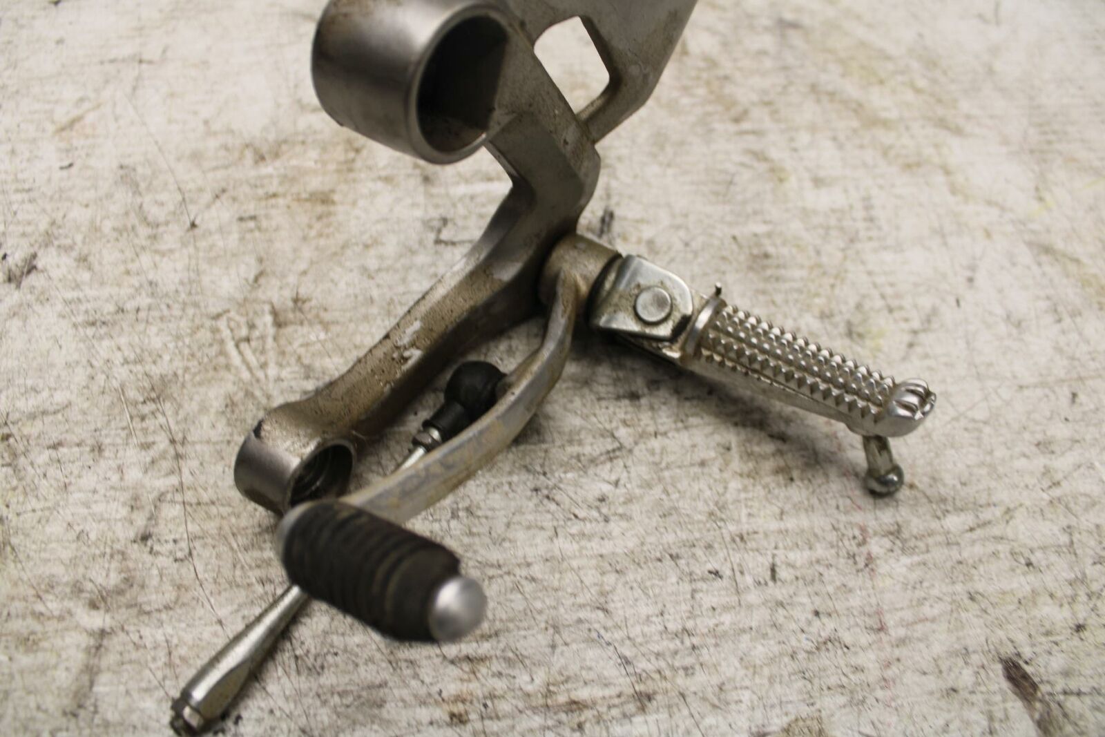 16-21 YAMAHA XSR900 LEFT REARSET REAR SET DRIVER FOOT PEG REST STOP BB370