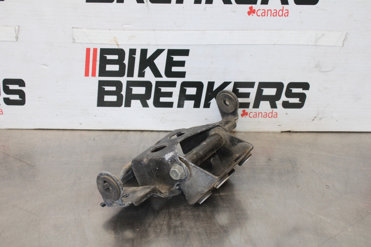 97-00 SUZUKI GSXR600 SRAD GAS TANK FUEL PETROL RESERVOIR BRACKET MOUNT BB921