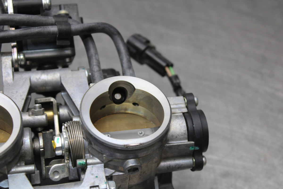 14 TRIUMPH STREET TRIPLE ABS MAIN FUEL INJECTORS / THROTTLE BODIES BB808