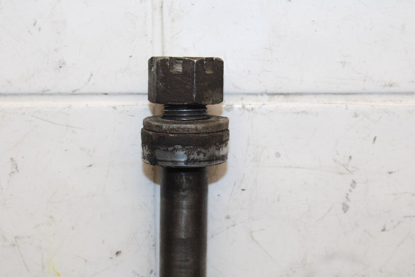 75 SUZUKI GT 550 REAR AXLE BACK WHEEL RIM PIVOT BOLT AXEL BB67