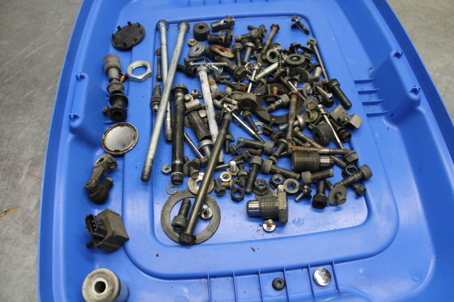 05-09 SUZUKI BOULEVARD C90 MOUNTING BOLTS HARDWARE MOTOR SCREWS BB692