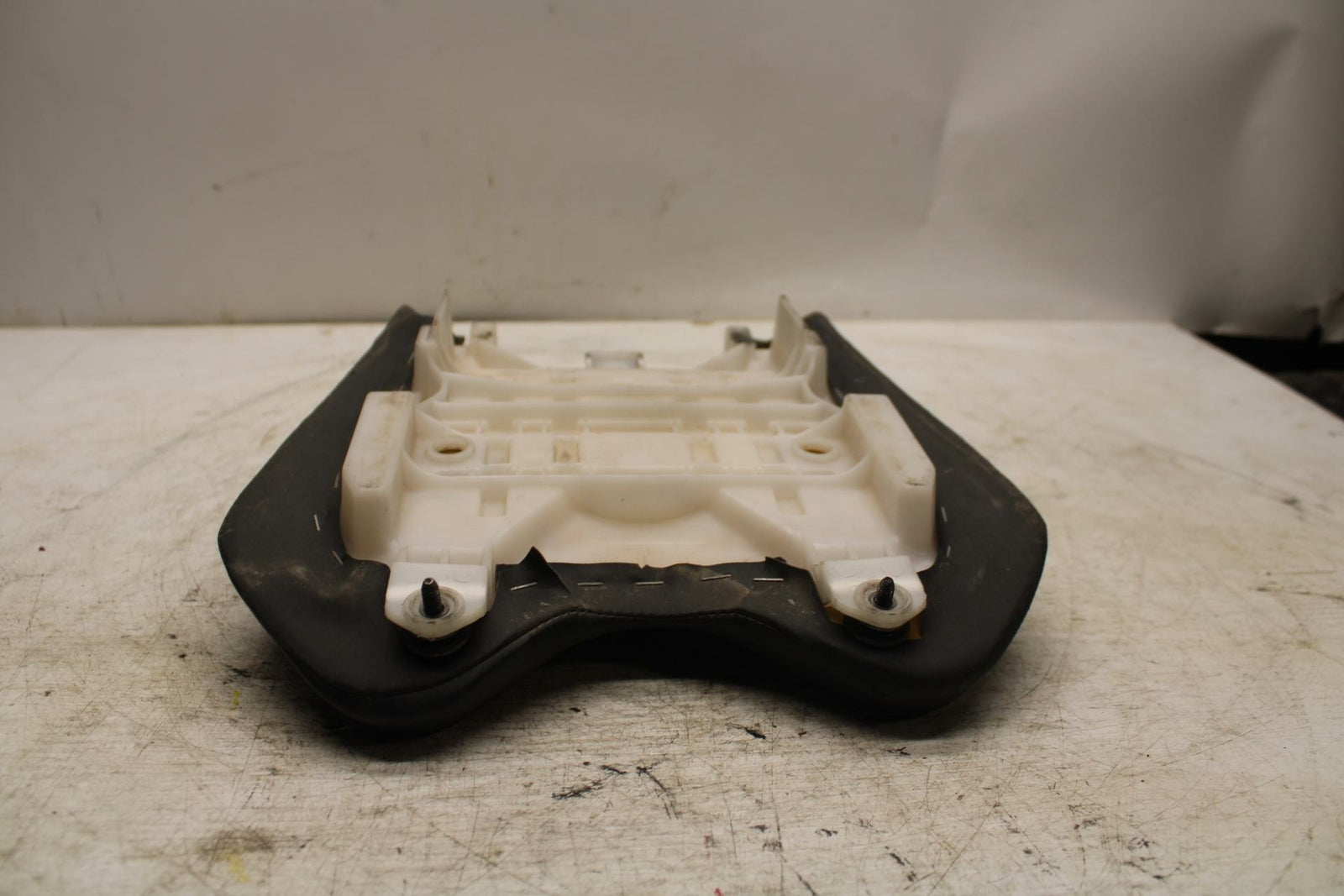 08 YAMAHA YZF R6 2c0 FRONT DRIVERS SEAT PAD SADDLE PILLION BB365