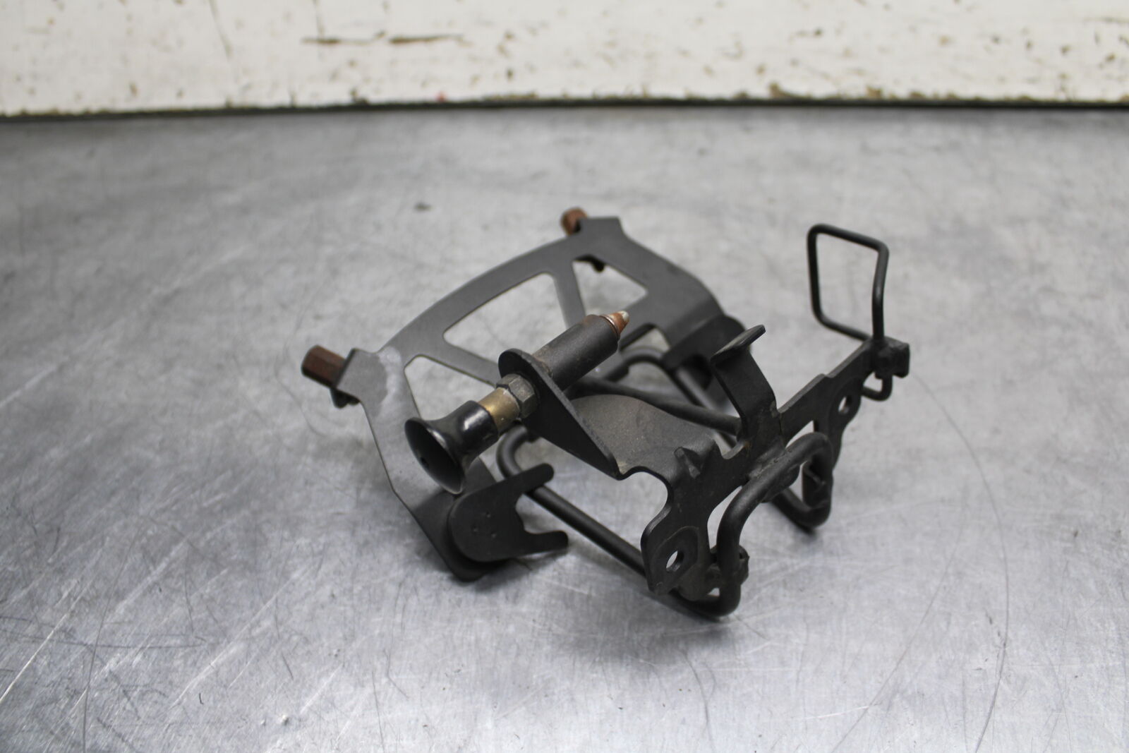 12-13 KAWASAKI Z1000 UPPER FAIRING GAUGES STAY BRACKET BB743