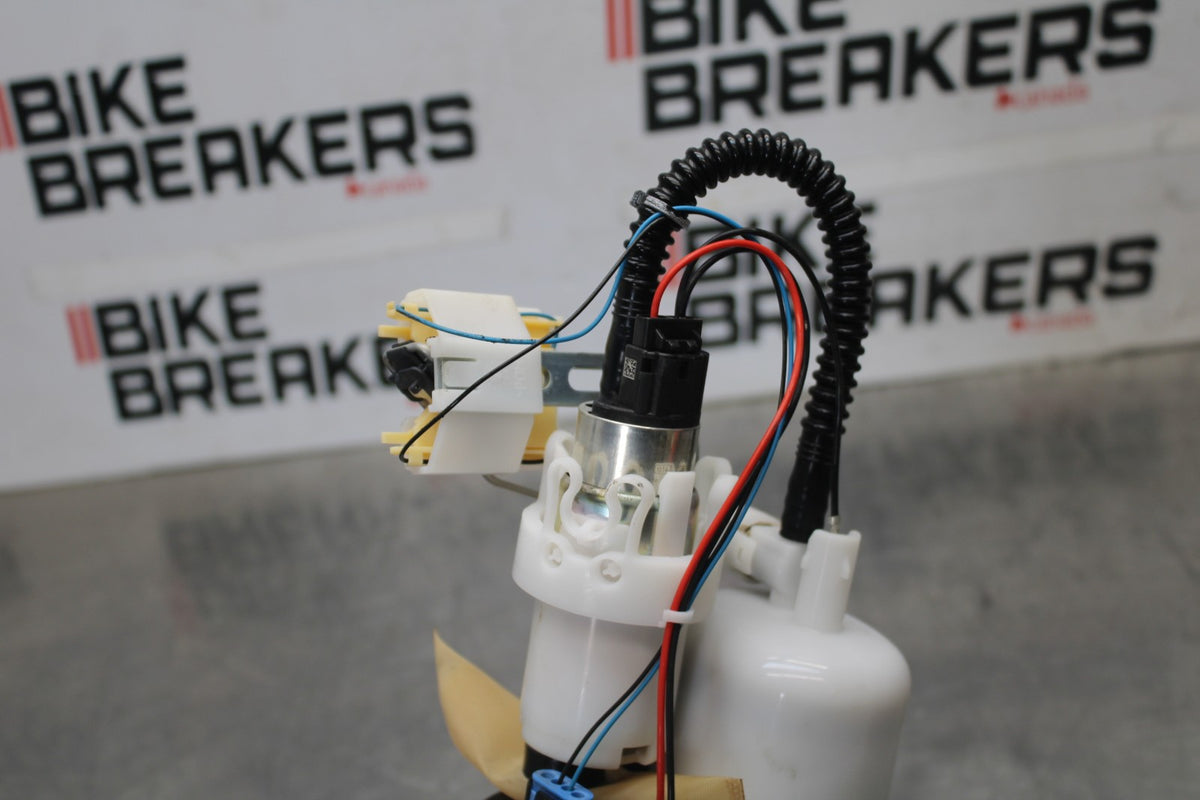 20-23 BMW F900R FUEL PUMP GAS PETROL SENDER UNIT BB923